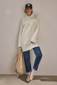 OVERSIZED SWEATER WITH KNITTING DETAILS